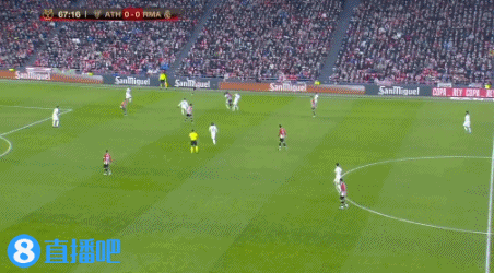 德天空：小腿肌肉受伤的伯卡特至少会缺席12月的比赛（德媒：伯卡特小腿肌肉受伤，至少无缘12月比赛）