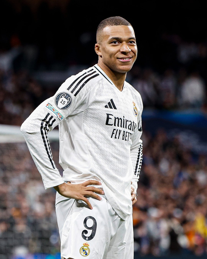 追梦：鉴于字母哥所做的一切，雄鹿应该助他前往能争冠的队伍（追梦认为：鉴于字母哥的贡献，雄鹿应助其加盟冲冠球队）