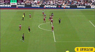 人盯人战术，一段萨利巴紧逼凯恩的短视频走红网络（萨利巴全程盯防凯恩：短视频引爆全网）