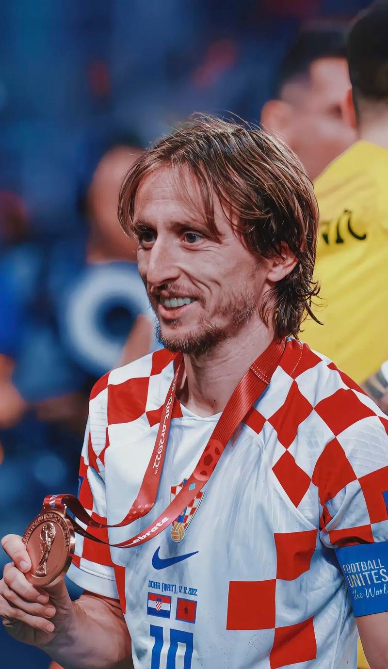 詹姆斯关键助攻锁定胜利（詹姆斯关键助攻锁定胜局）