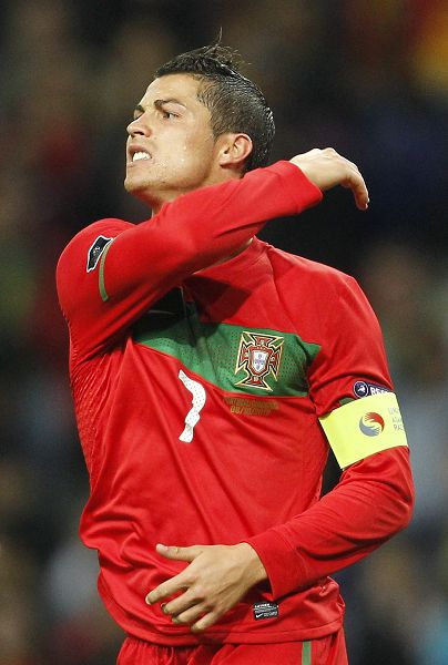 足总杯第三轮抽签：曼联对阵布莱顿，热刺大战维拉（足总杯第三轮抽签出炉：曼联遇布莱顿，热刺迎战维拉）