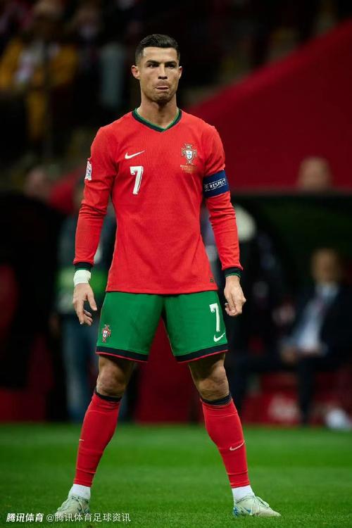 麦克丹尼尔斯第三节5中5轰12分，带领森林狼迫近比分（麦克丹尼尔斯第三节5投全中砍12分，助森林狼迫近比分）