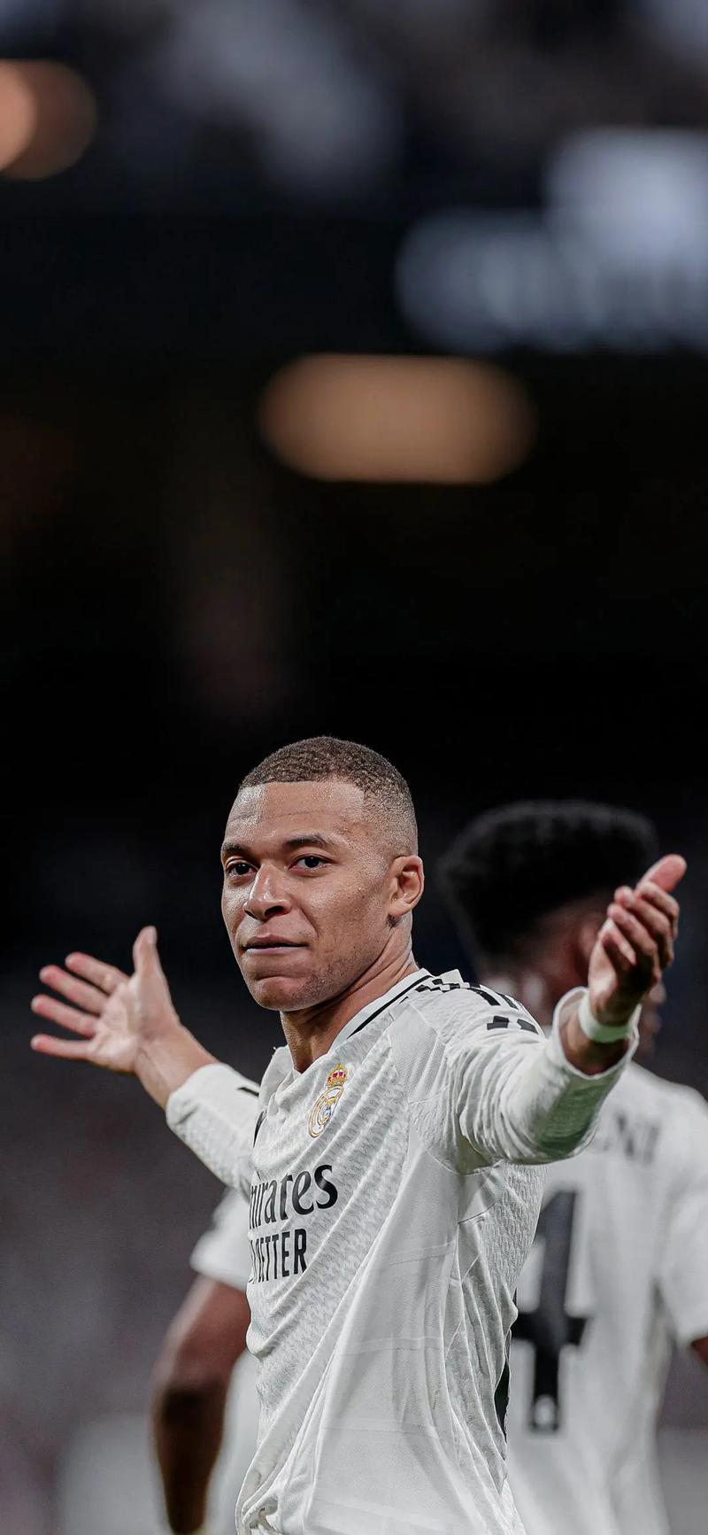 CBA：福建队绝杀北控 球迷沸腾（CBA：福建压哨绝杀北控，球迷狂欢）