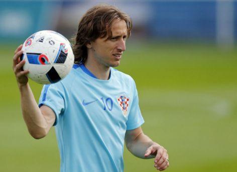 亚冠二级前瞻：卡雅5战全负表现低迷，浦项遭遇伤病困扰（亚冠二级前瞻：卡雅五战皆负状态堪忧，浦项遭遇伤病潮）